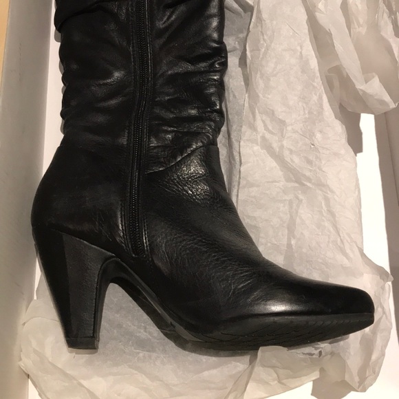 black tall boots leather pointed toe rounded - Picture 2 of 5